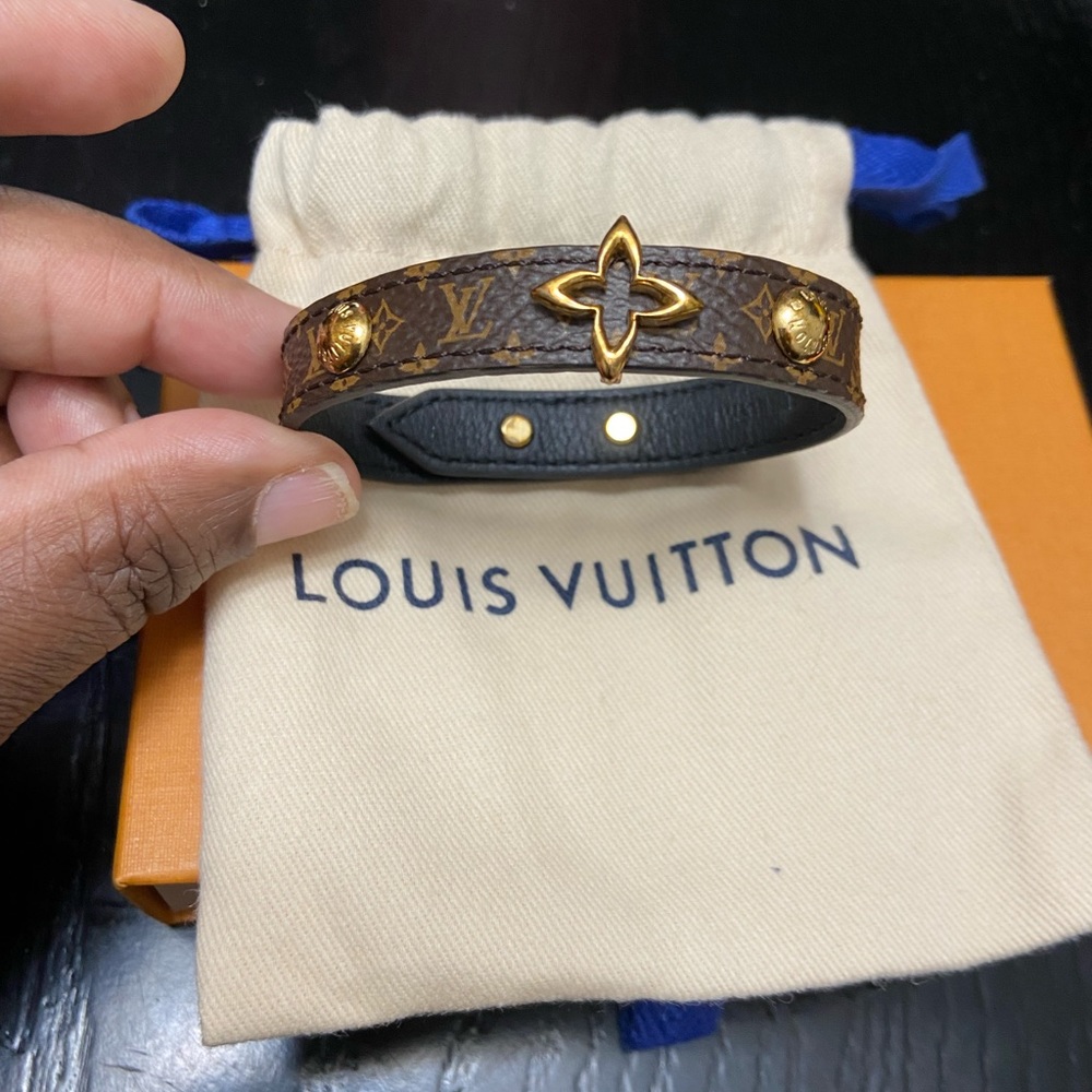 Louis Vuitton blooming bracelet size 19